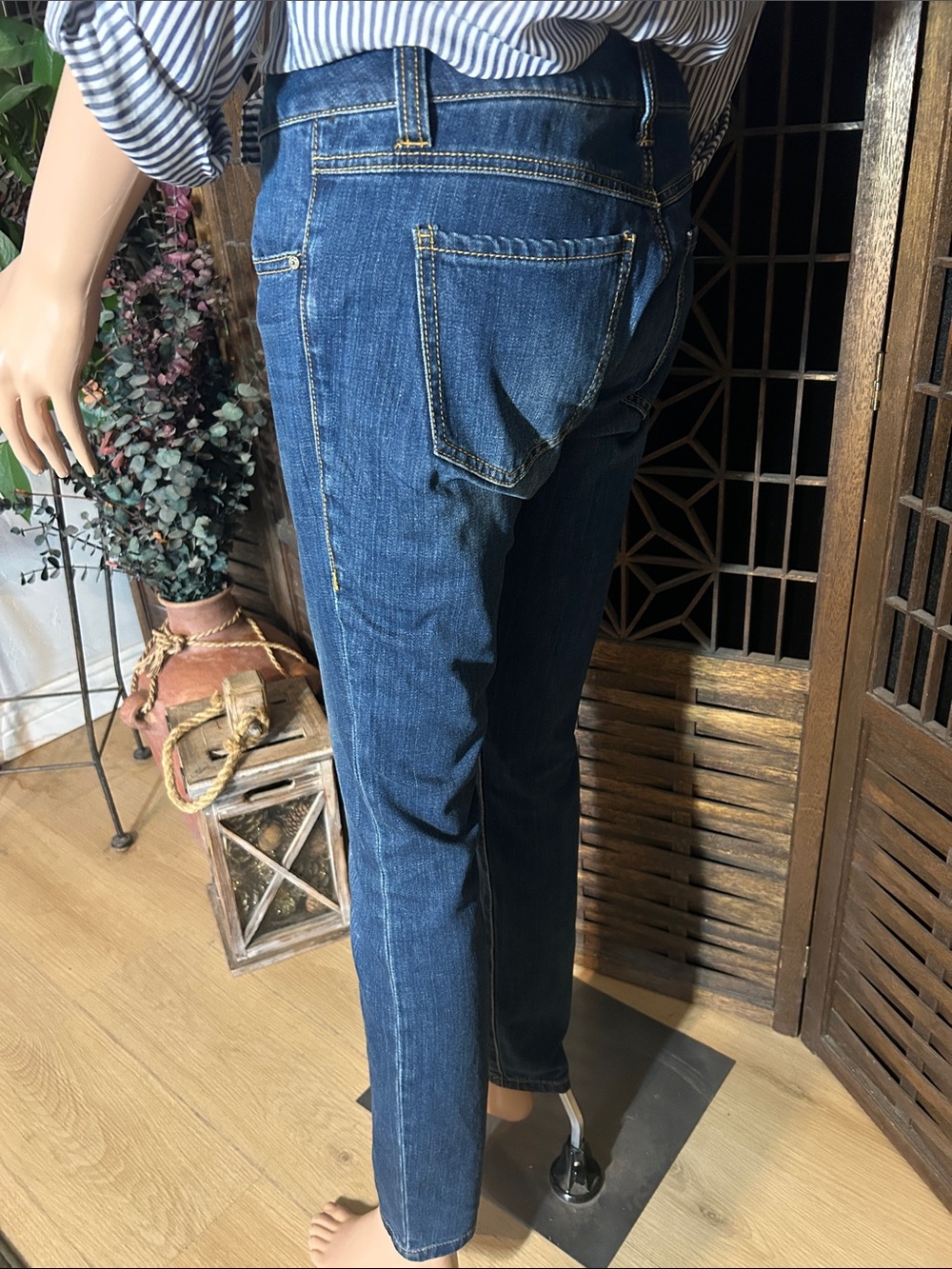 CABI JEANS LOWRISE STRAIGHT LEG 2 - Picture 6 of 8